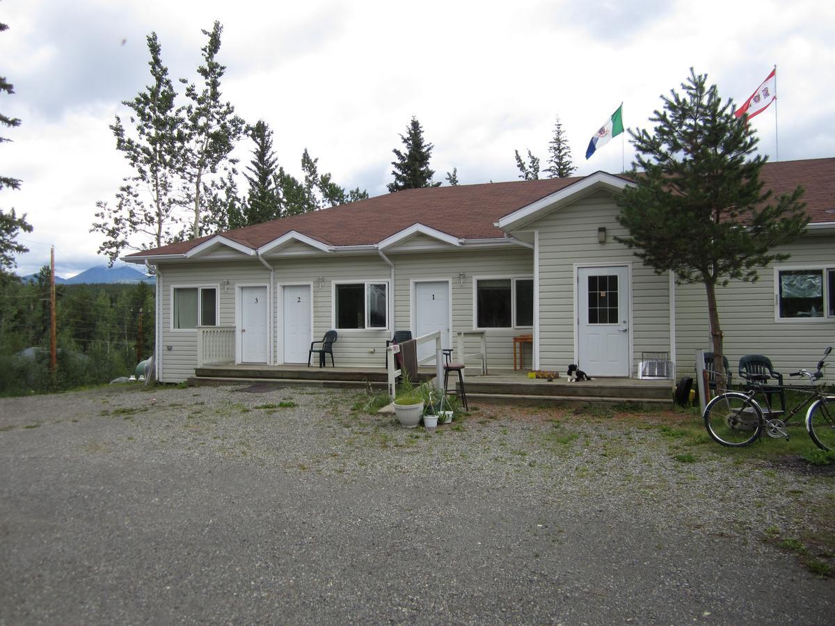 Johnson'S Crossing Lodge Johnsons Crossing Buitenkant foto