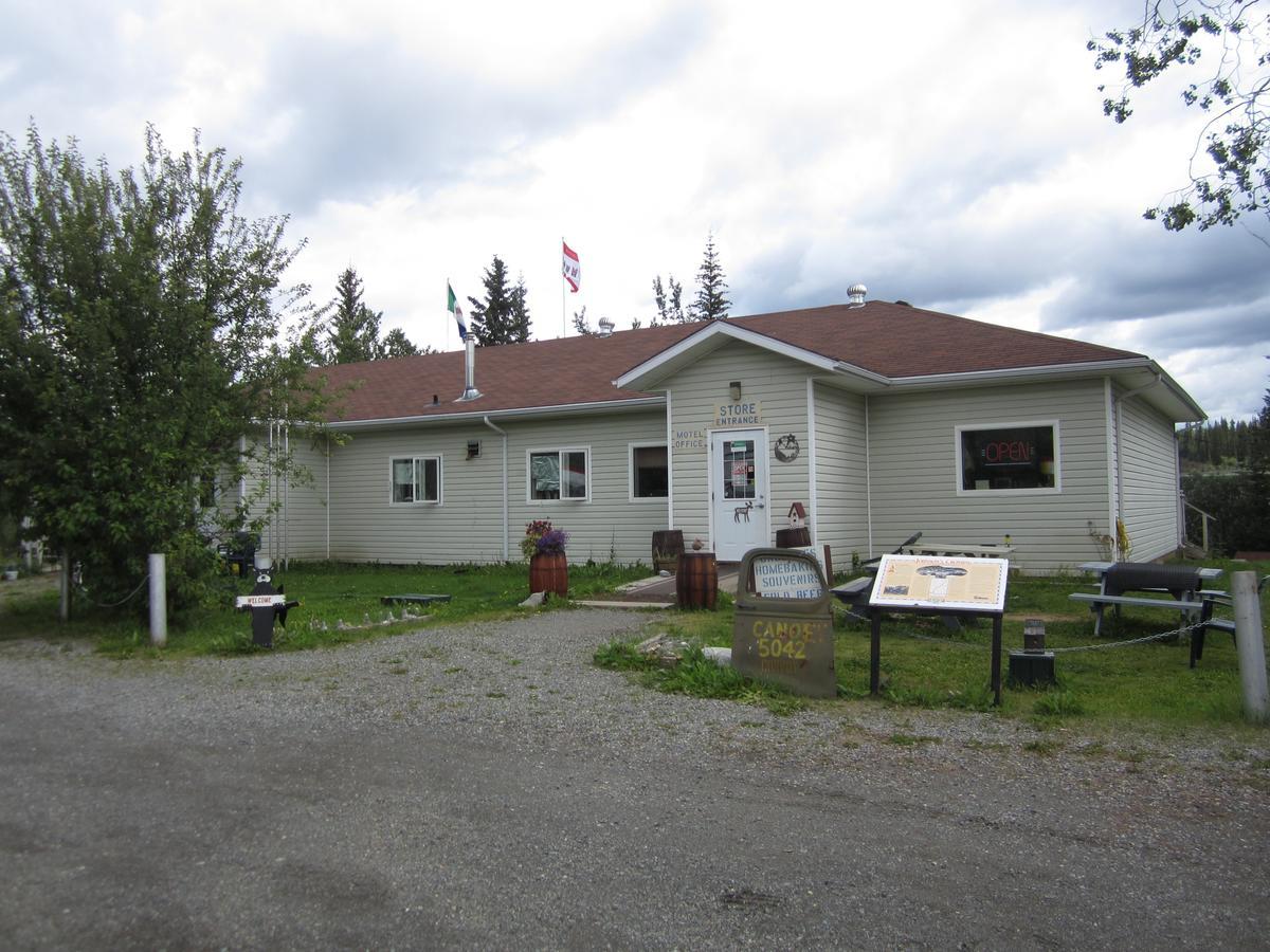 Johnson'S Crossing Lodge Johnsons Crossing Buitenkant foto