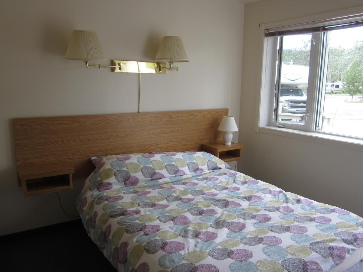Johnson'S Crossing Lodge Johnsons Crossing Buitenkant foto