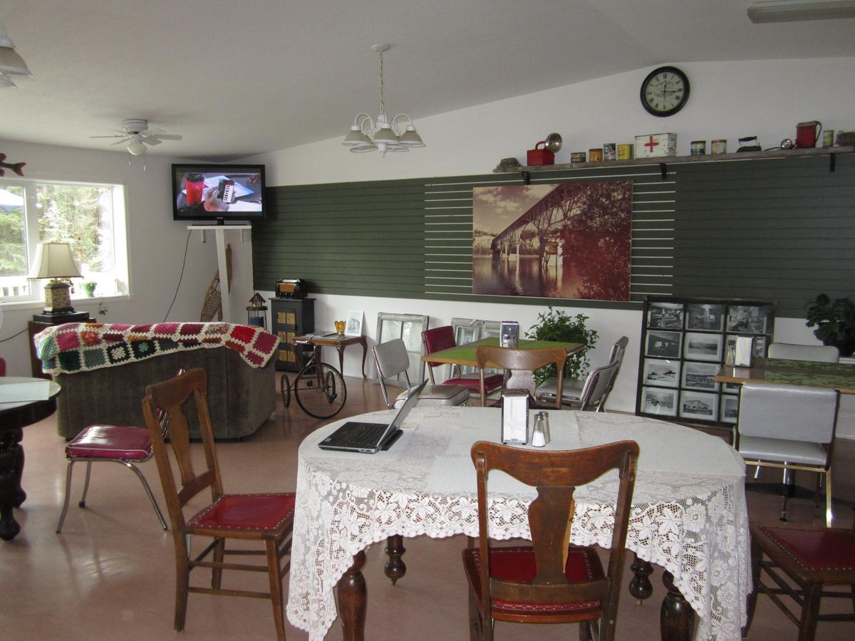 Johnson'S Crossing Lodge Johnsons Crossing Buitenkant foto